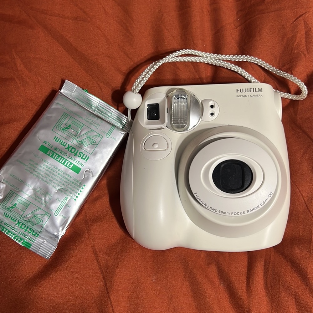 POLAROID CAMERA - fugi film instead mini 7s with film